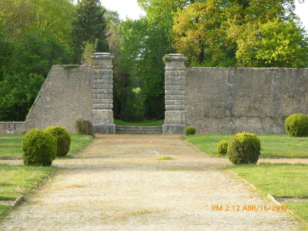 Château de Montramé Soisy-Bouy Exterior foto
